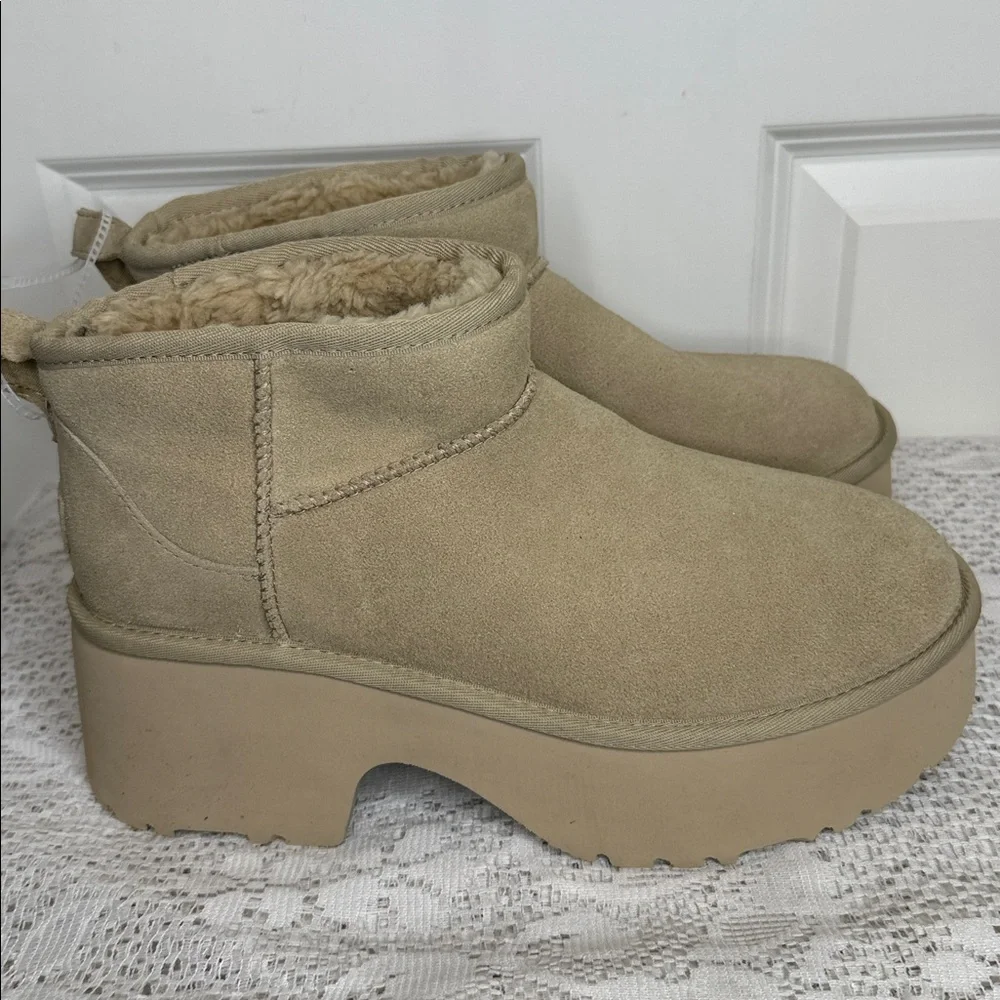 NWOT UGG Beige Suede Platform Ankle Booties with Shearling fur sz 9